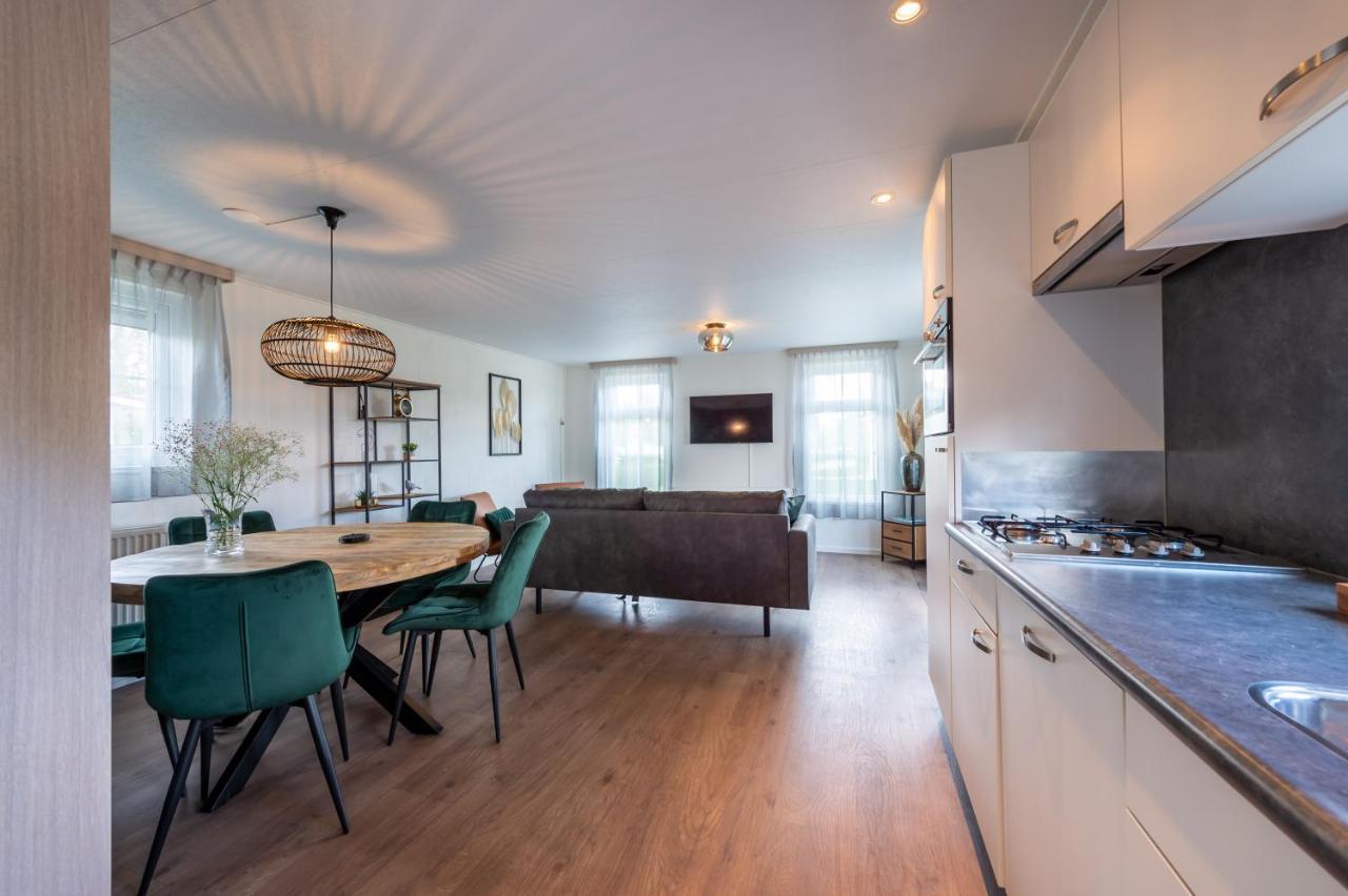 Luxe 5-Persoons Chalet Op Familiecamping Baarland المظهر الخارجي الصورة